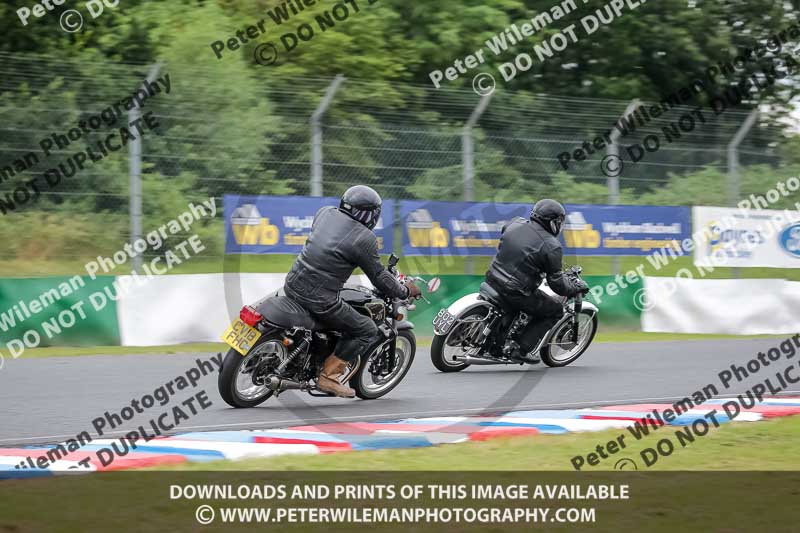 Vintage motorcycle club;eventdigitalimages;mallory park;mallory park trackday photographs;no limits trackdays;peter wileman photography;trackday digital images;trackday photos;vmcc festival 1000 bikes photographs